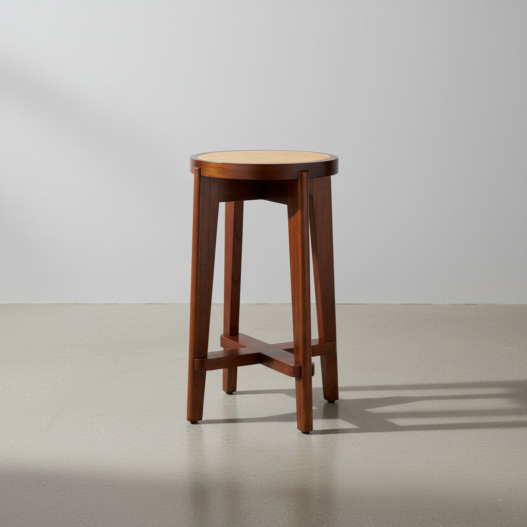 Tabouret de comptoir minimaliste en bois et rotin avec traverse en H pour cuisine et salle à manger