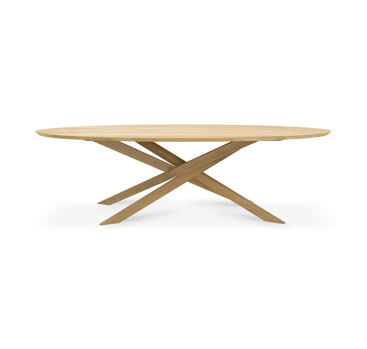 Table à manger ovale minimaliste en chêne massif avec pieds fuselés pour salle à manger