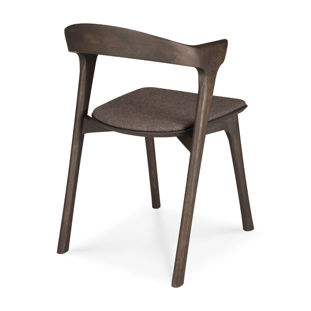 Chaise de salle à manger sculpturale en chêne et tissu avec assise rembourrée