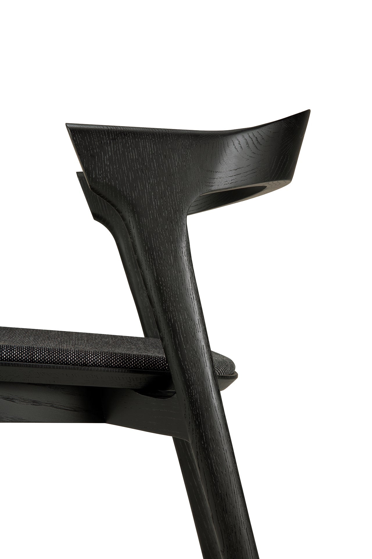 Chaise de salle à manger sculpturale en chêne et tissu avec assise rembourrée