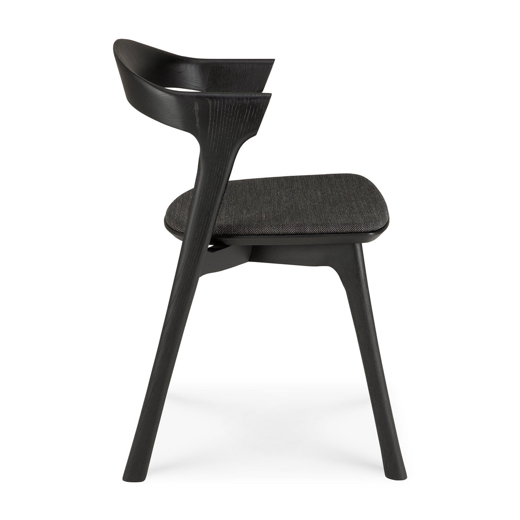 Chaise de salle à manger sculpturale en chêne et tissu avec assise rembourrée
