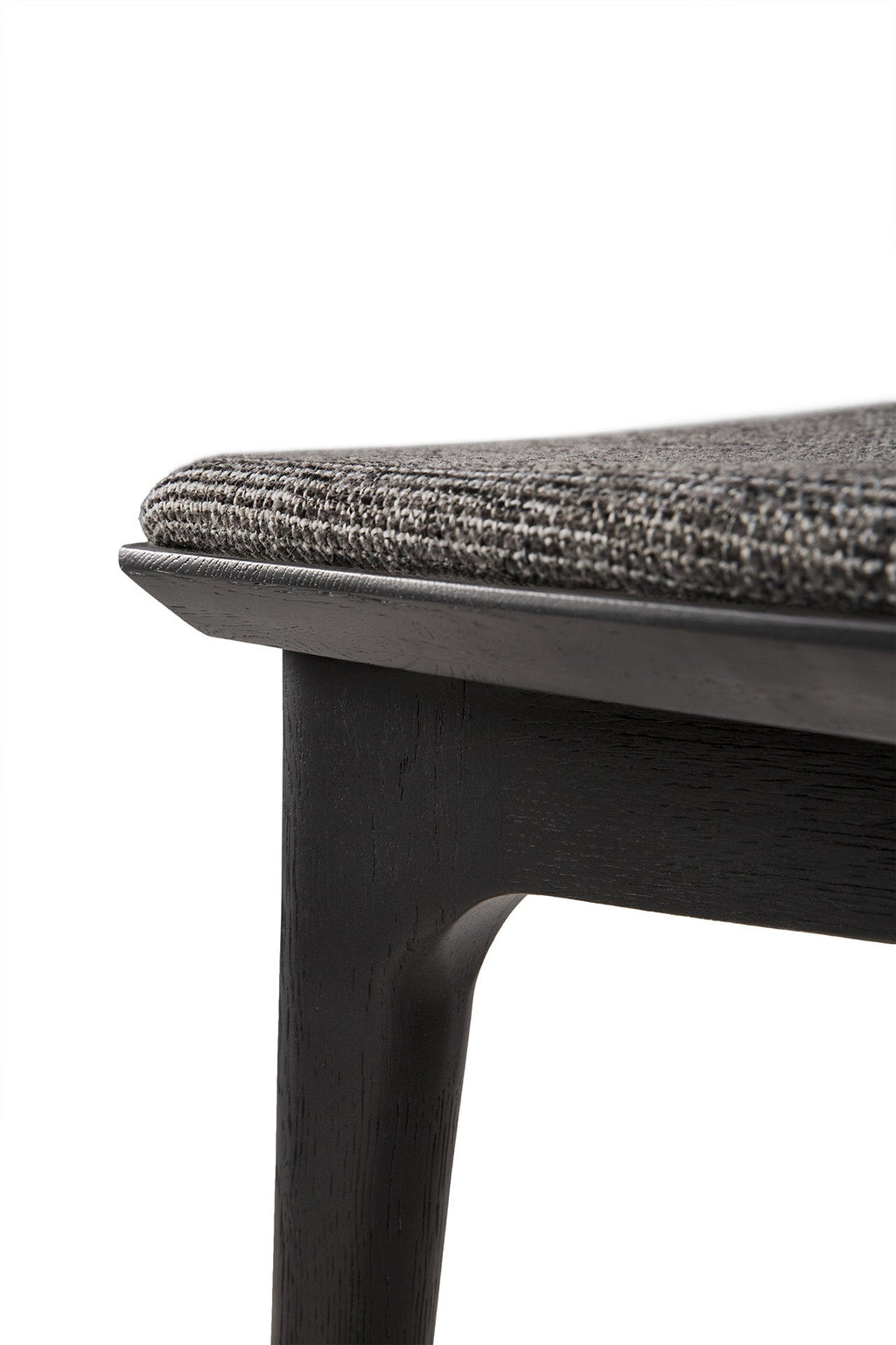 Chaise de salle à manger sculpturale en chêne et tissu avec assise rembourrée
