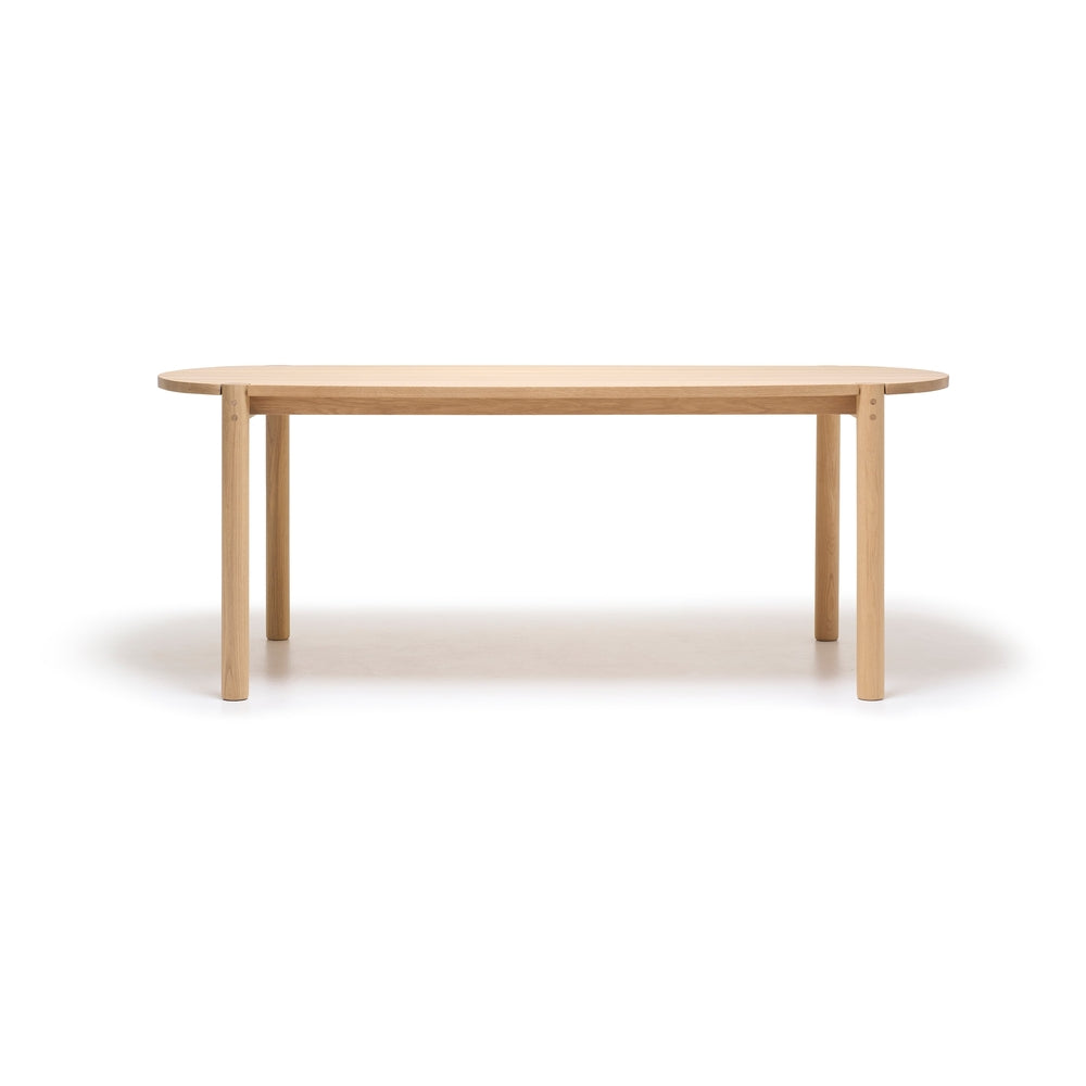 Table à manger ovale en chêne organique avec bords arrondis et pieds fuselés pour salle à manger
