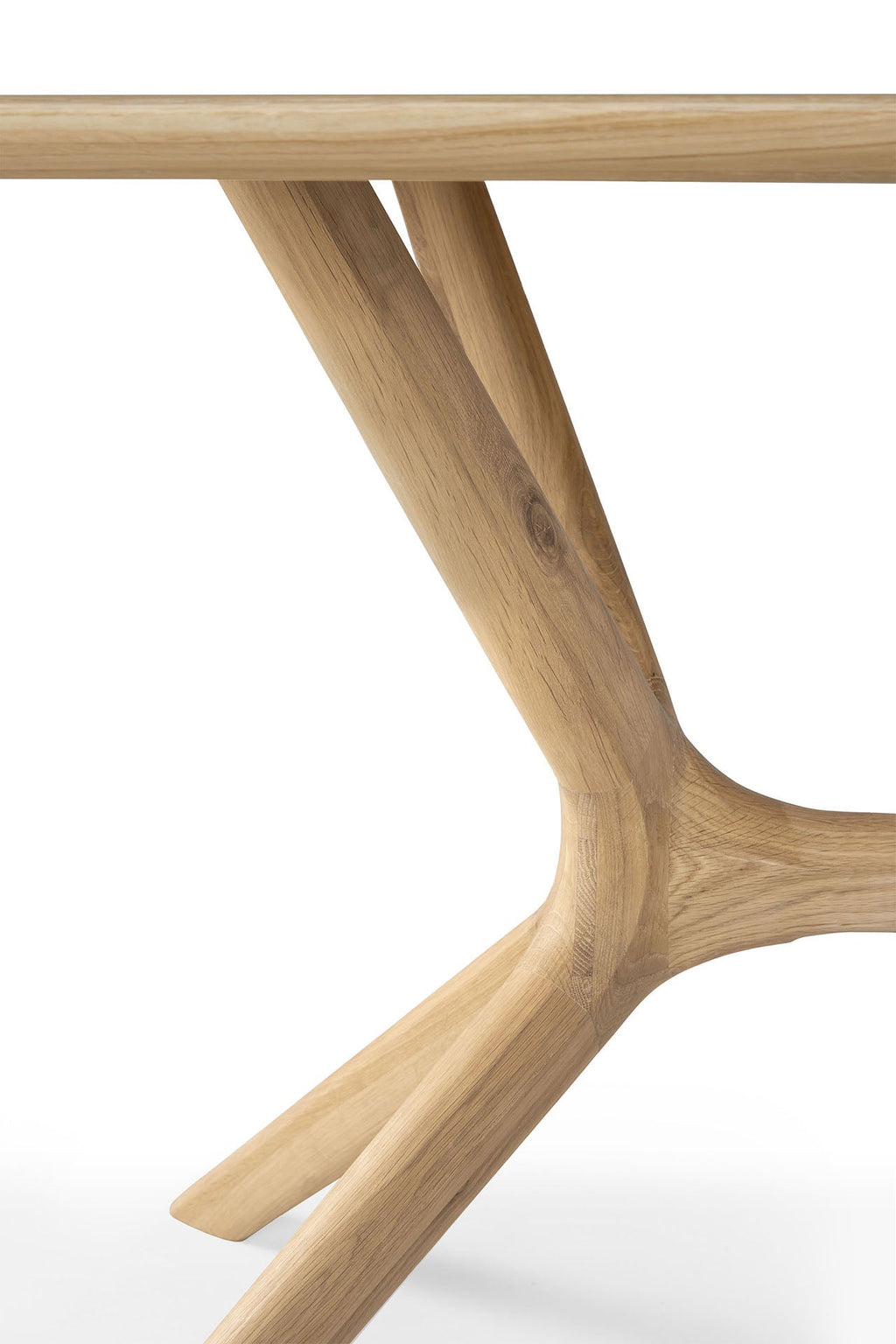 Table à manger minimaliste en chêne massif avec structure pied-plateau intégrée pour salle à manger