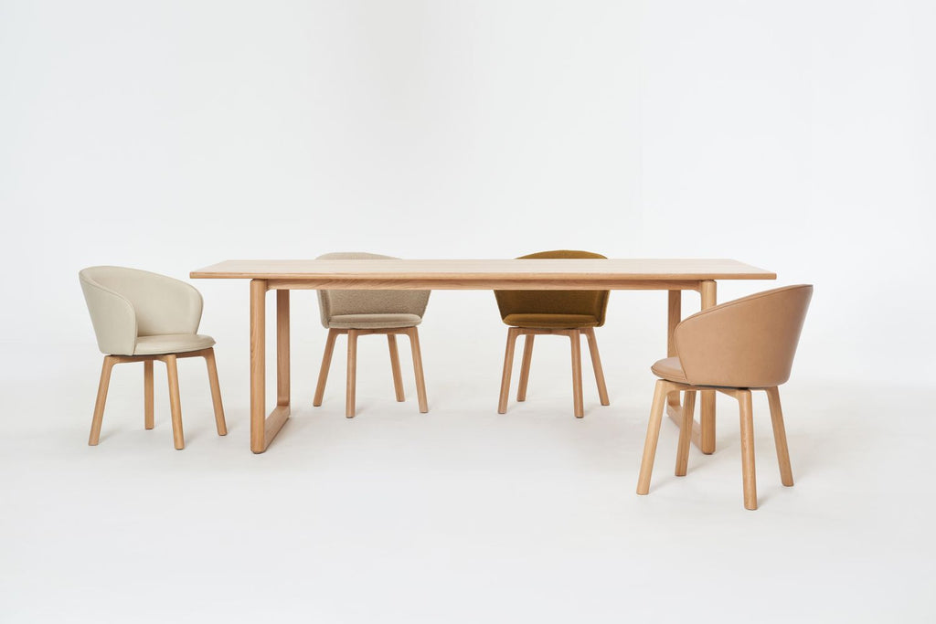 Table de salle à manger rectangulaire en chêne contemporain avec pieds patins