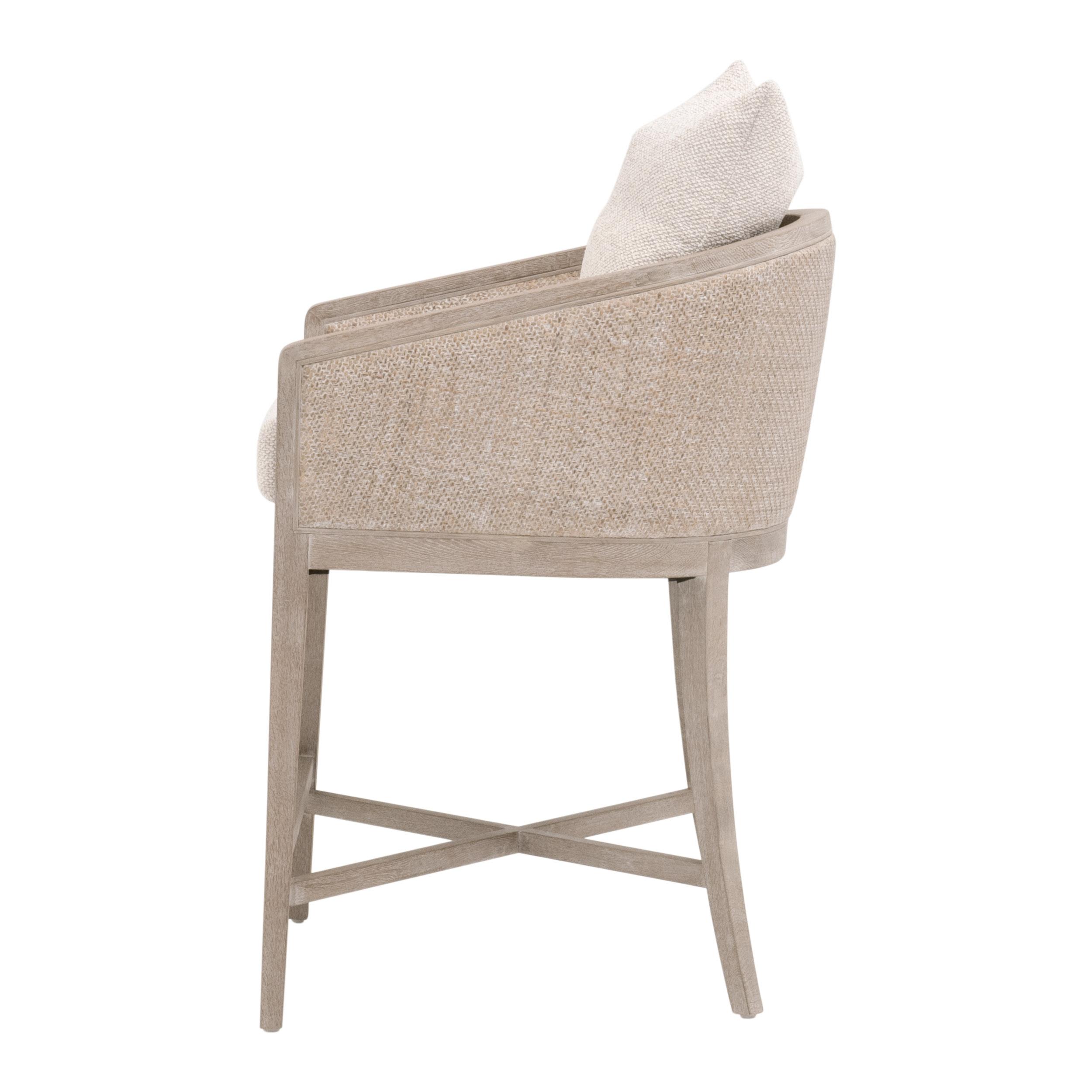 Tabouret de comptoir de transition en chêne et rotin avec entourage en cannage et coussin en duvet pour la cuisine et la salle à manger