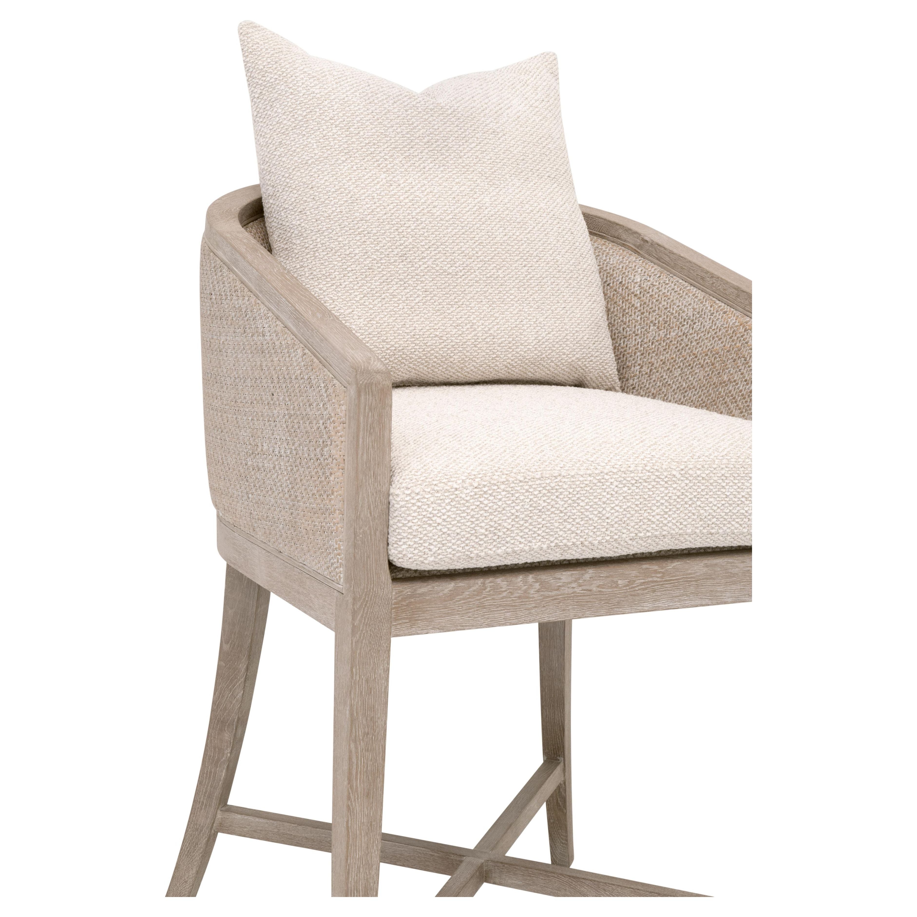 Tabouret de comptoir de transition en chêne et rotin avec entourage en cannage et coussin en duvet pour la cuisine et la salle à manger
