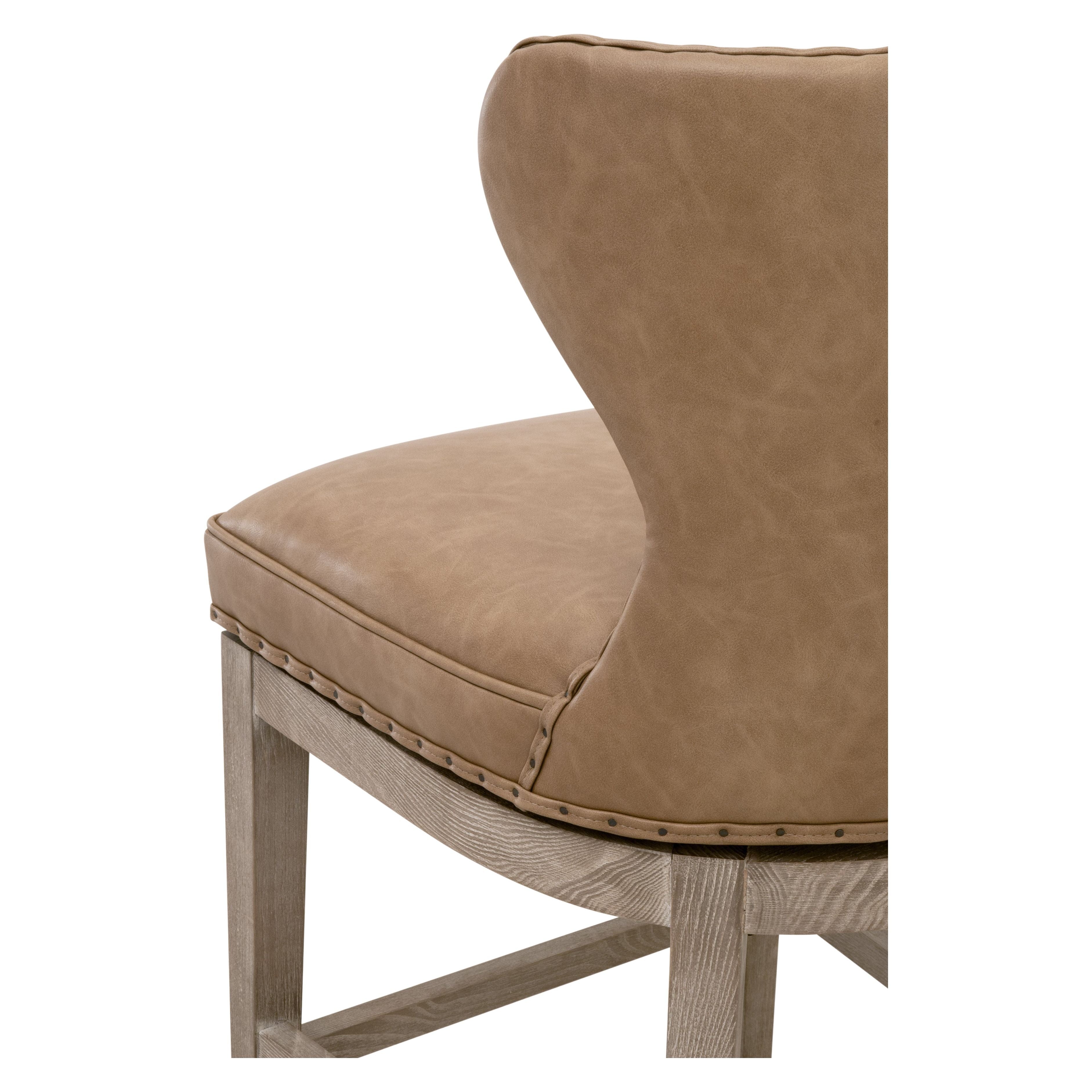 Tabouret de comptoir pivotant de transition en frêne et cuir végétalien avec détails cloutés pour cuisine et salle à manger