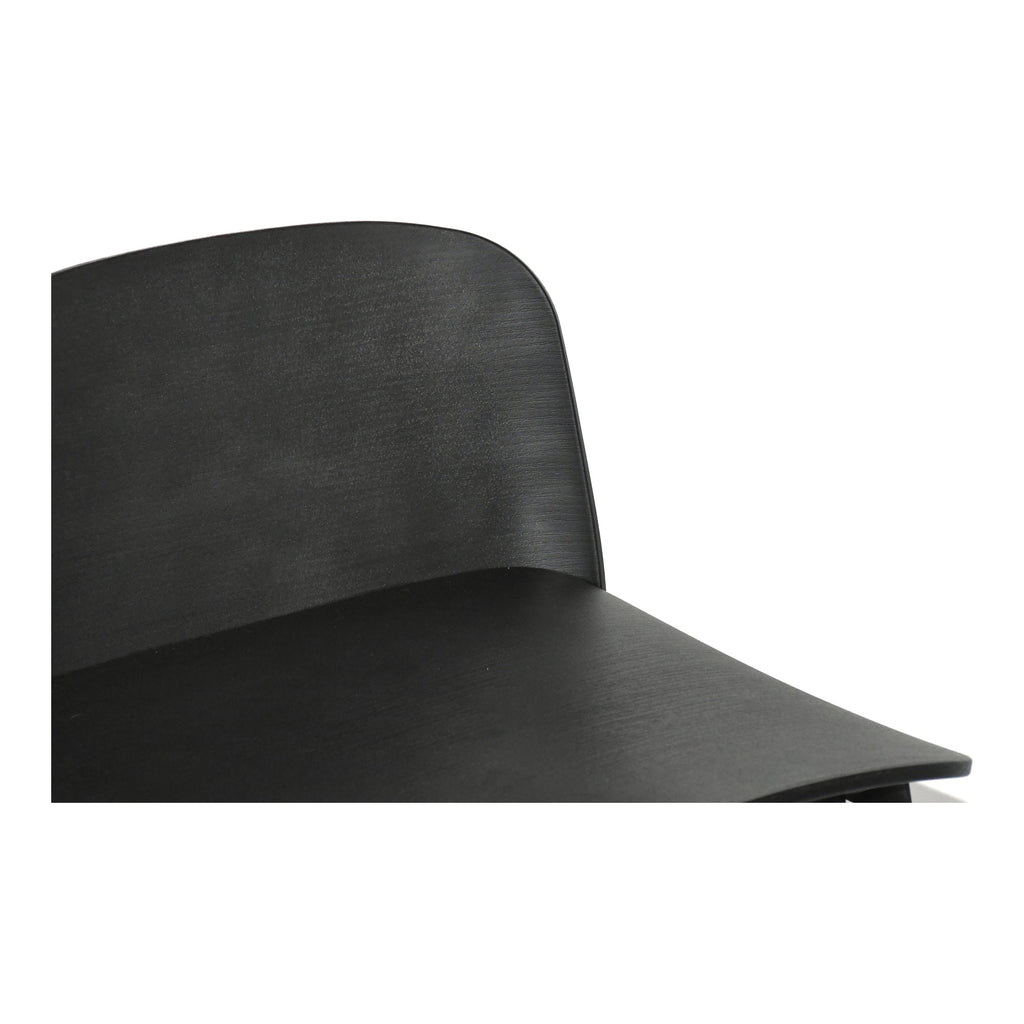 Tabouret de bar minimaliste en polypropylène et métal avec dossier bas et pieds fuselés pour cuisine et salle à manger