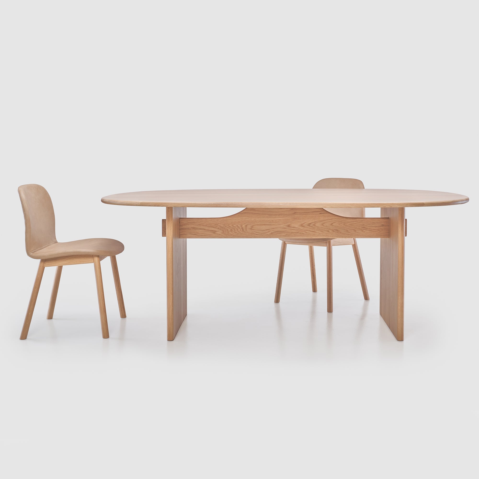 Table à manger rectangulaire en bois massif biologique avec pieds larges et épais pour salle à manger
