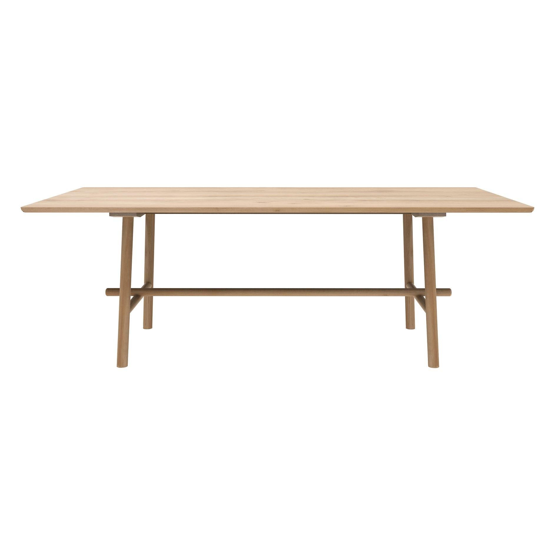 Table de salle à manger contemporaine en chêne avec piètement géométrique