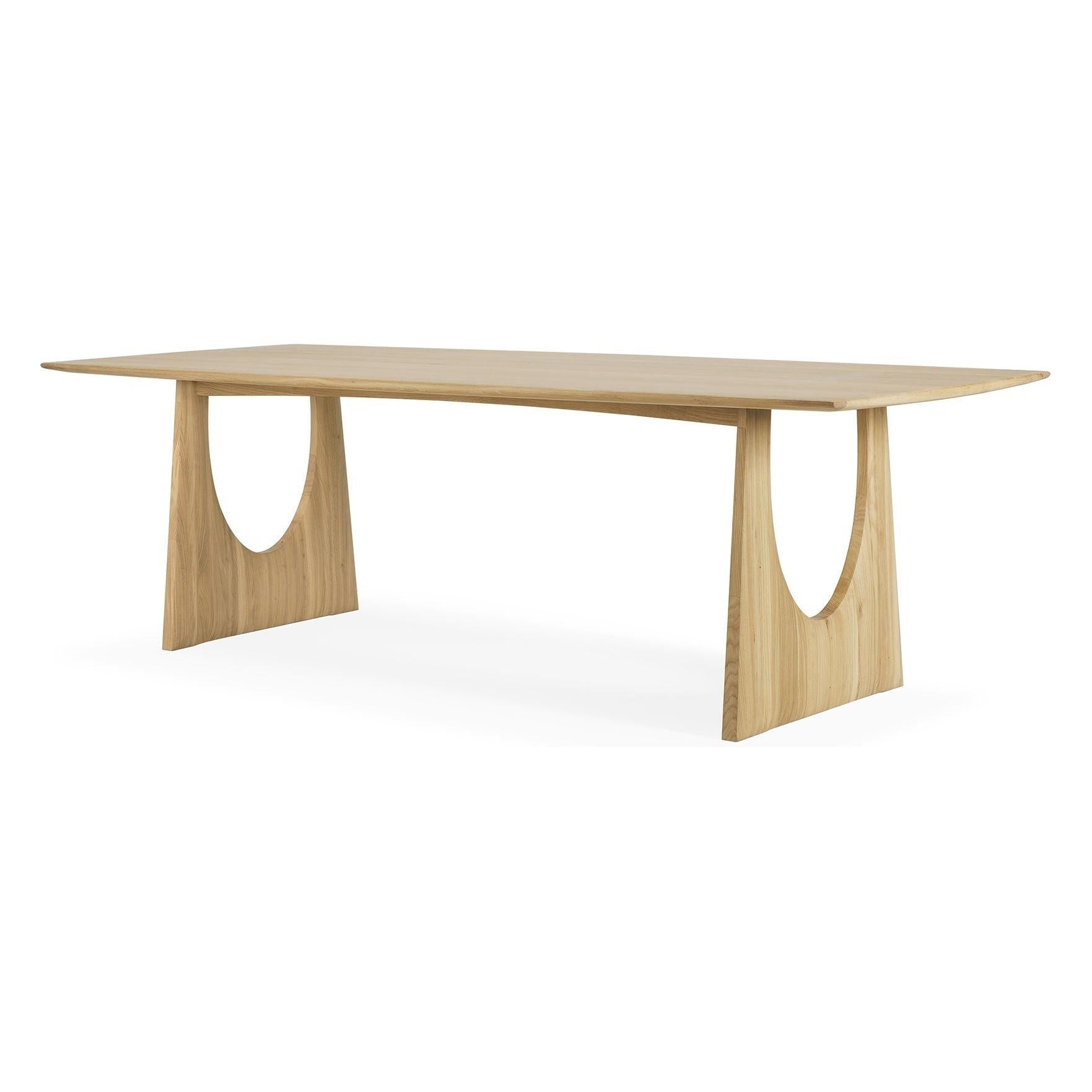 Table à manger rectangulaire en chêne massif Statement avec bords adoucis pour salle à manger