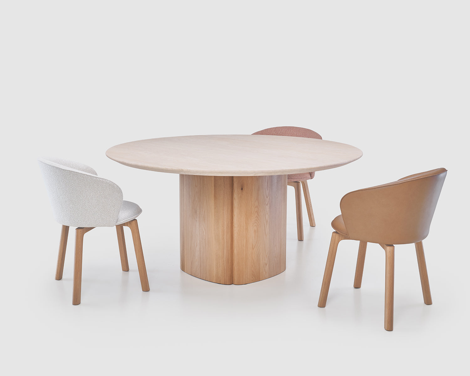 Table à manger sculpturale en travertin et chêne avec pied central en forme de tronc d'arbre pour salle à manger