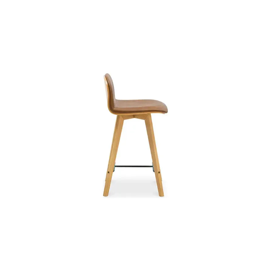 Tabouret de comptoir contemporain en cuir et chêne massif avec dossier bas en L pour cuisine et salle à manger