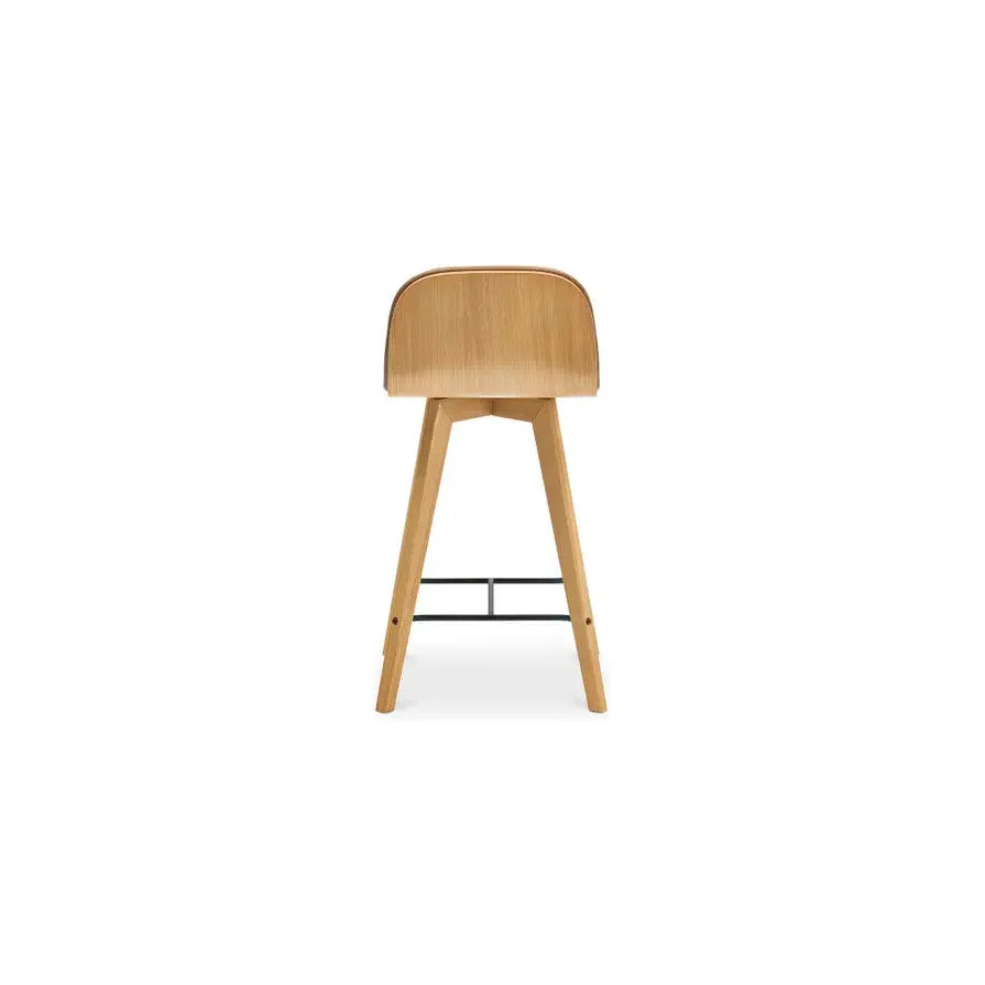 Tabouret de comptoir contemporain en cuir et chêne massif avec dossier bas en L pour cuisine et salle à manger